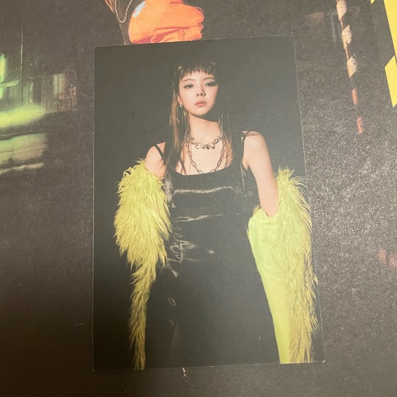 ITZY mini album GUESS WHO - Picture 3 of 8